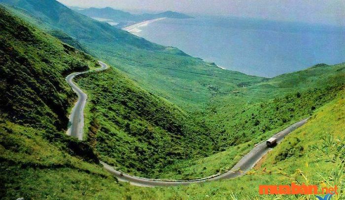 Đèo Pha Đin được biết đến như một trong Tứ Đại Đỉnh Đèo của Tây Bắc.
