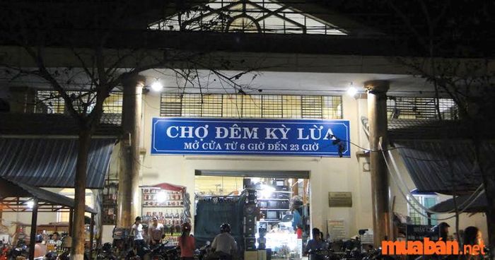 Kinh nghiệm du lịch Lạng Sơn - Khám phá chợ đêm Kỳ Lừa