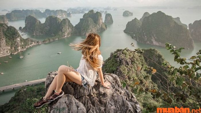 Đỉnh núi Bà Thơ (Hòn Gai)