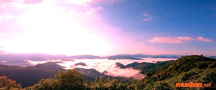 Điện Biên có gì chơi? - Hãy lên đỉnh Chóp Ly để hòa mình vào không gian mây núi bồng bềnh.