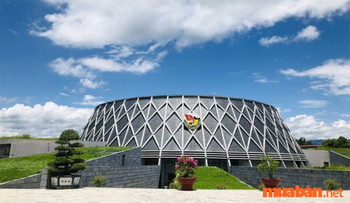 Bảo tàng chiến thắng Điện Biên Phủ là nơi bảo tồn các hiện vật lịch sử quý giá từ chiến dịch Điện Biên Phủ.