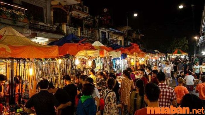 Hạ Long có gì thú vị? Chợ đêm Bãi Cháy