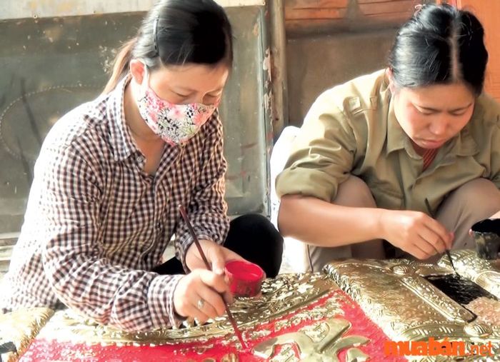 Thái Bình có gì thú vị? Làng chạm bạc Đồng Xâm, nơi những nghệ nhân gửi gắm tâm huyết vào từng tác phẩm