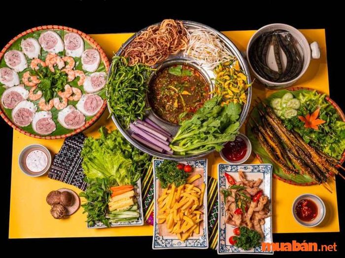 Ecopark Hưng Yên có gì chơi? - Q's Kitchen thu hút thực khách với món lẩu cá kèo chua thanh miền sông nước