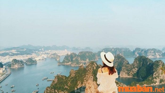 Hạ Long có gì thú vị? Núi Bài Thơ