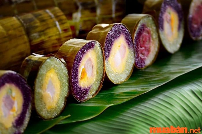 Bánh tét lá cẩm