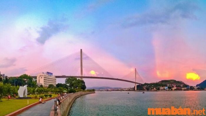 Hạ Long có gì thú vị? Cầu Bãi Cháy