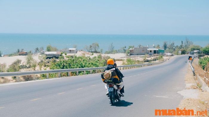 Giới trẻ thường chọn xe máy để phượt đến Cà Mau.