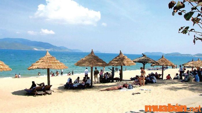 Hạ Long có gì thú vị? Bãi tắm Bãi Cháy