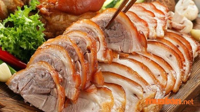 Lợn mán thui luộc - một trong những đặc sản nổi bật