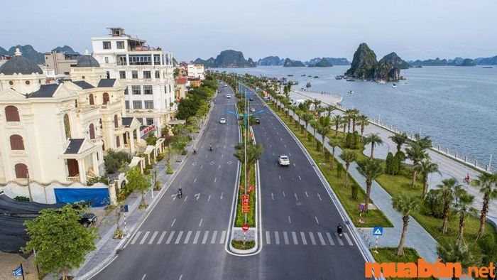 Hạ Long có gì thú vị? Đường bao biển Trần Quốc Nghiễn