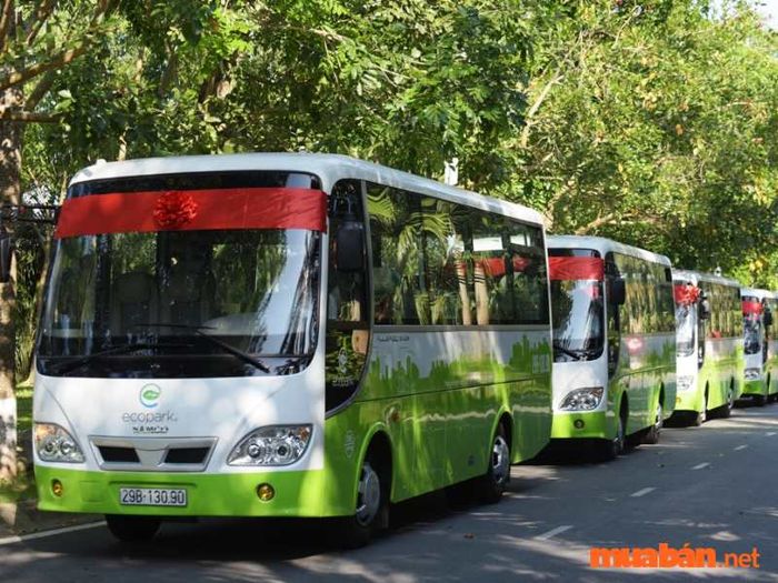 Du khách hoàn toàn có thể lựa chọn xe buýt của Ecopark để đến Hưng Yên, với sự sạch sẽ và tiện lợi.