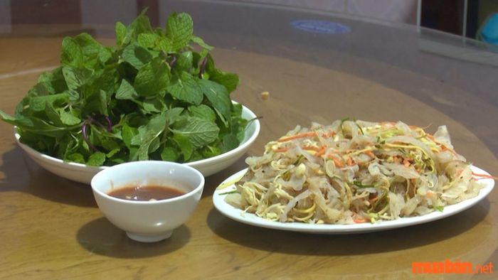 Thái Bình có gì thú vị? Nộm sứa Thái Thụy