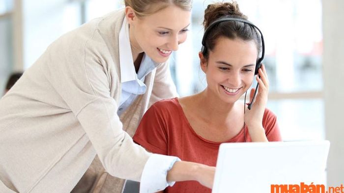 Những phẩm chất nào là cần thiết cho nhân viên chăm sóc khách hàng?