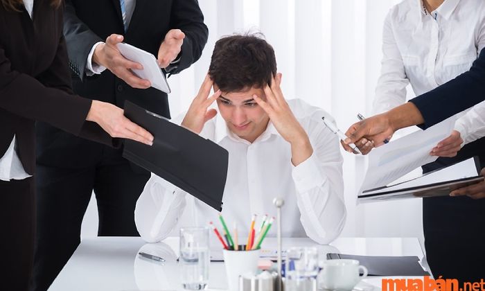 Hiệu quả công việc sẽ giảm sút nếu bạn ôm đồm quá nhiều nhiệm vụ.