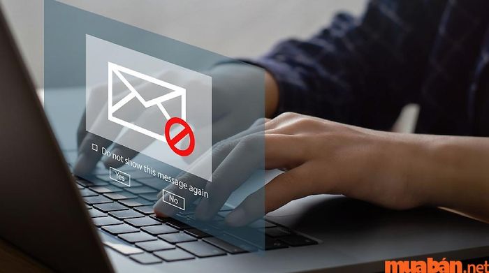 Người ôm đồm thường gặp khó khăn trong việc duy trì sự tập trung khi làm việc.