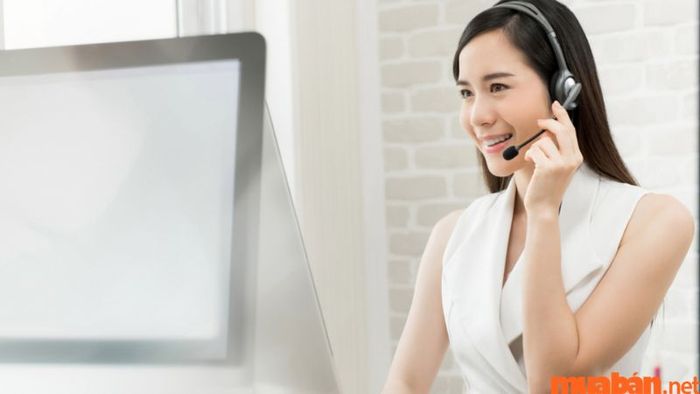 Nhân viên chăm sóc khách hàng là ai? Họ có nhiệm vụ chăm sóc và thu hút khách hàng cho doanh nghiệp.