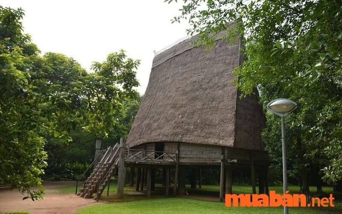 Bảo Tàng Dân Tộc Học Việt Nam - Điểm đến không thể bỏ lỡ khi du lịch quanh Hà Nội trong 1 ngày