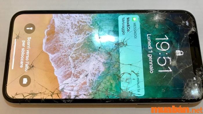 Màn hình iPhone 12 Pro Max bị vỡ