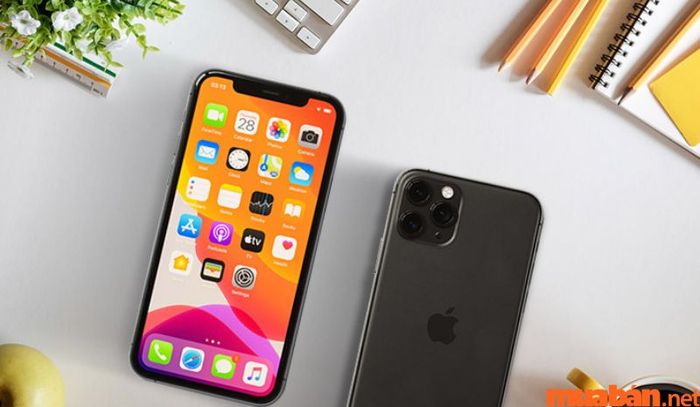 Bạn nên đến các đại lý hoặc cửa hàng chính hãng để thay màn hình.