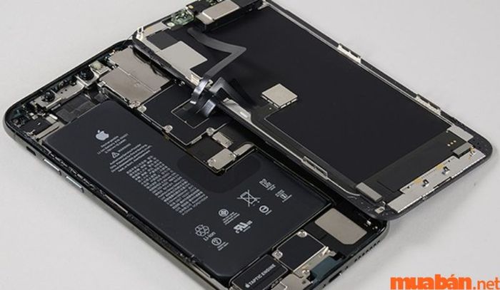 Lỗi IC cảm ứng là một trong những nguyên nhân khiến iPhone 11 bị treo màn hình