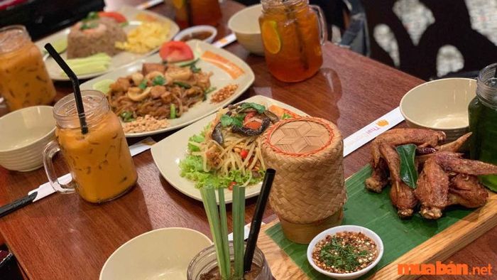 ThaiExpress Phan Xích Long với không gian ấm áp và món ăn hấp dẫn