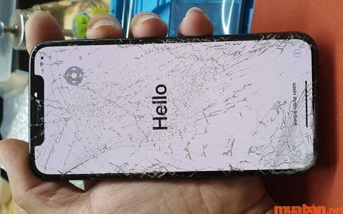 Khi iPhone 11 Pro Max bị va chạm và cần thay mặt kính