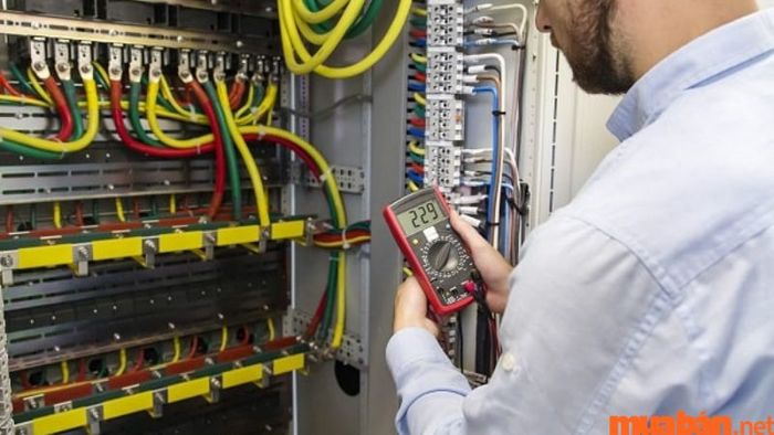 Kiểm tra lại hệ thống điện để đảm bảo đủ tải cho máy lạnh Sanyo.