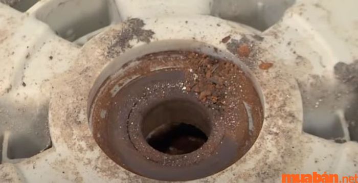 Máy giặt cũ có thể bị hỏng bạc đạn hoặc cột dẫn đến lỗi E71