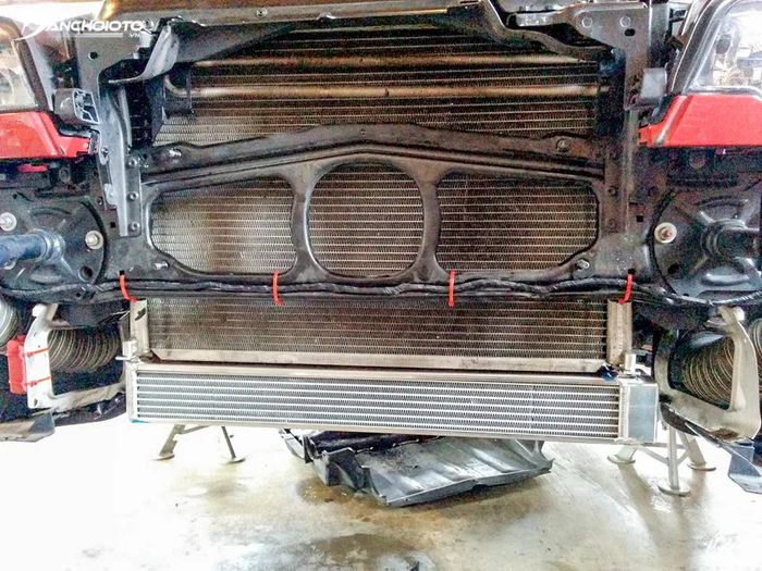 Dàn nóng bám đầy bụi bẩn làm cho việc tản nhiệt không hiệu quả