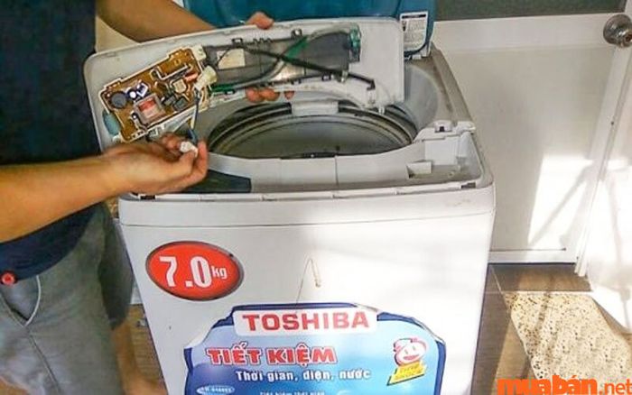 Máy giặt Toshiba hiển thị lỗi E71 có thể là do board mạch bị hỏng