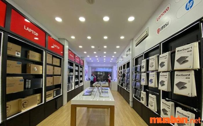 Cửa hàng bán điện thoại cũ uy tín thường có cơ sở vật chất hiện đại và không gian rộng rãi