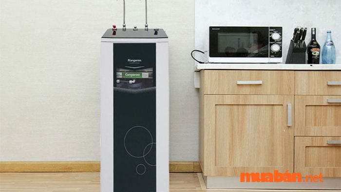 Kích thước của máy lọc nước tủ đứng rất phù hợp cho những không gian rộng rãi.