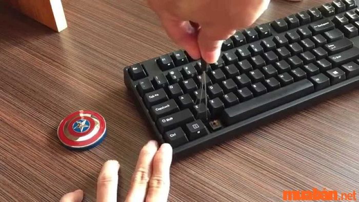 Tháo keycap khỏi bàn phím