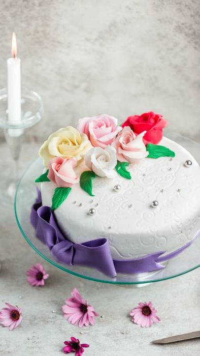 Hình ảnh bánh sinh nhật và hoa tươi cho điện thoại 5