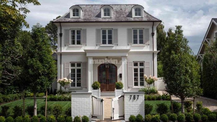 Mẫu biệt thự bán cổ điển mái Mansard - Mẫu số 3
