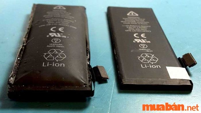 Điện thoại có tình trạng hở màn hình do pin phồng