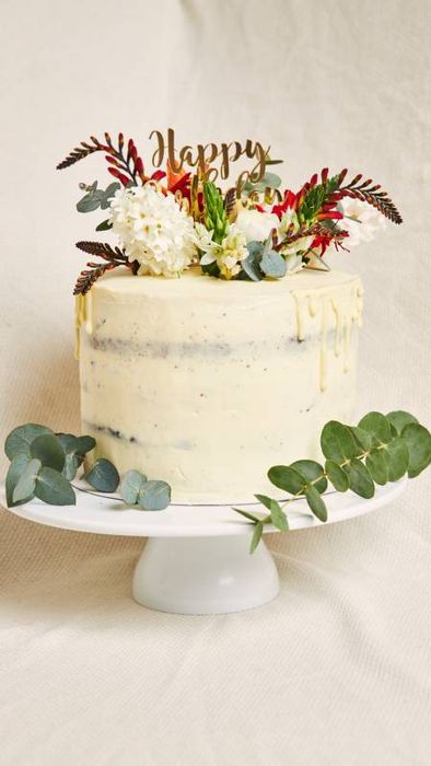 Hình ảnh bánh sinh nhật và hoa tươi cho điện thoại 4