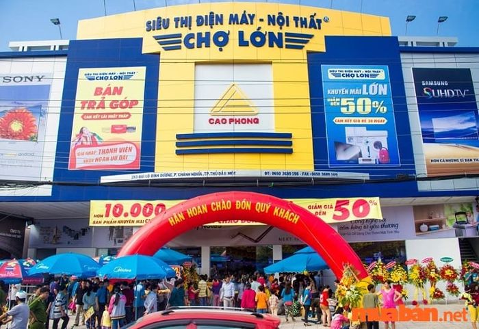 Siêu Thị Điện Máy Nội Thất Chợ Lớn nằm cách ngã tư Thủ Đức 3,5km