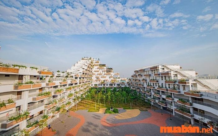 Trường ĐH FPT TH Hồ Chí Minh nằm ở gần ngã tư Thủ Đức