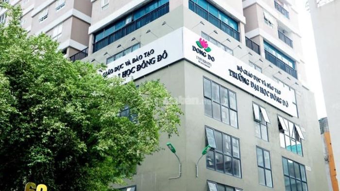 Trường đại học dân lập Đông Đô tọa lạc tại quận Ba Đình.