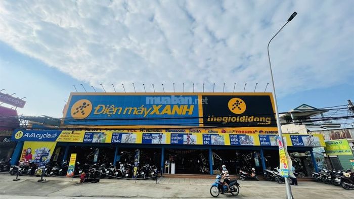 Có rất nhiều khu chợ và trung tâm thương mại tại đây.