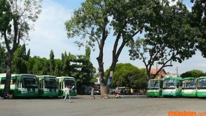 Hướng dẫn di chuyển đến ngã tư Bà Điểm bằng xe buýt