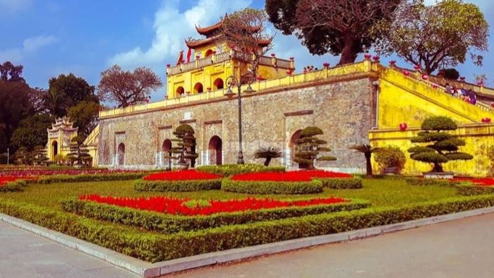 Di tích Hoàng Thành Thăng Long tọa lạc tại quận Ba Đình.