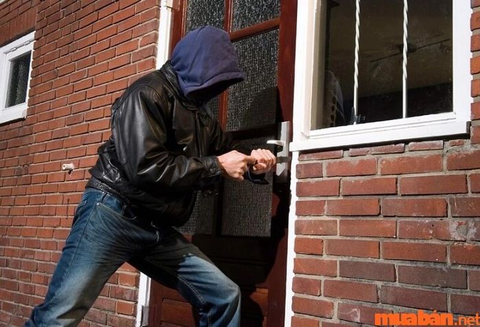 Ngôi nhà có 2 cửa chính thường có nguy cơ cao bị trộm đột nhập.