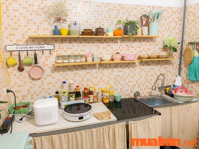 Sự đơn giản và trẻ trung chính là điểm nhấn của không gian nhà bếp này