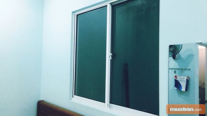 Cửa sắt đơn giản dùng cho không gian bên trong.