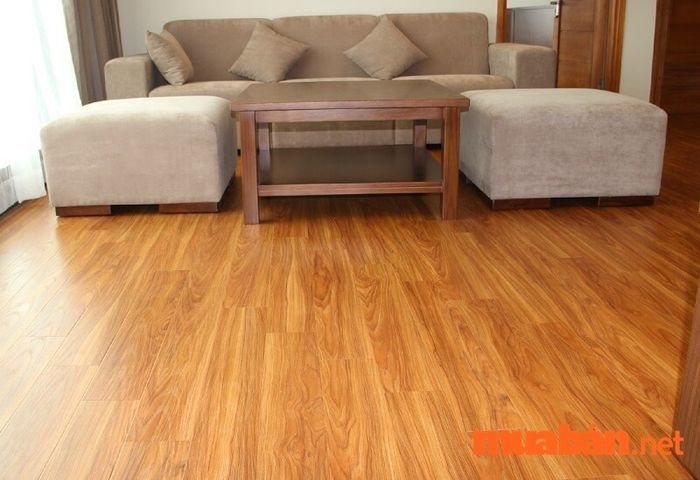Sàn gỗ công nghiệp là một trong những loại vật liệu lót sàn phổ biến nhất trên thị trường hiện nay.