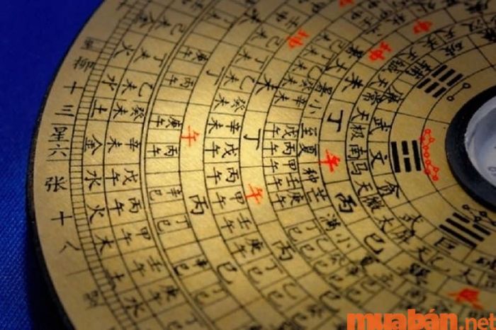 Theo ngũ hành, số 13 được xếp vào hành Hỏa, và Hỏa sinh Thổ.