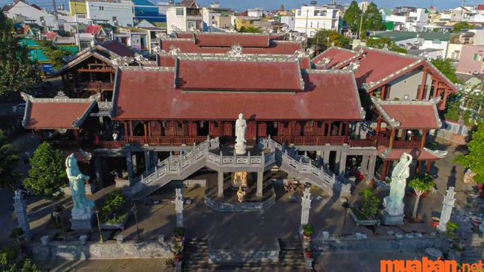 Chánh Điện chùa Sắc Tứ